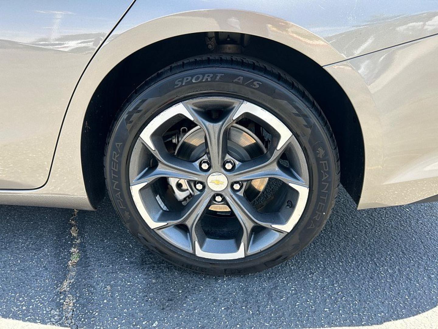 2022 GRAY Chevrolet Malibu (1G1ZD5ST6NF) with an 4-Cyl Turbo 1.5 Liter engine, Automatic CVT transmission, located at 412 Auto Vista Drive, Palmdale, 93551, (661) 945-0620, 34.592636, -118.136681- Photo#11