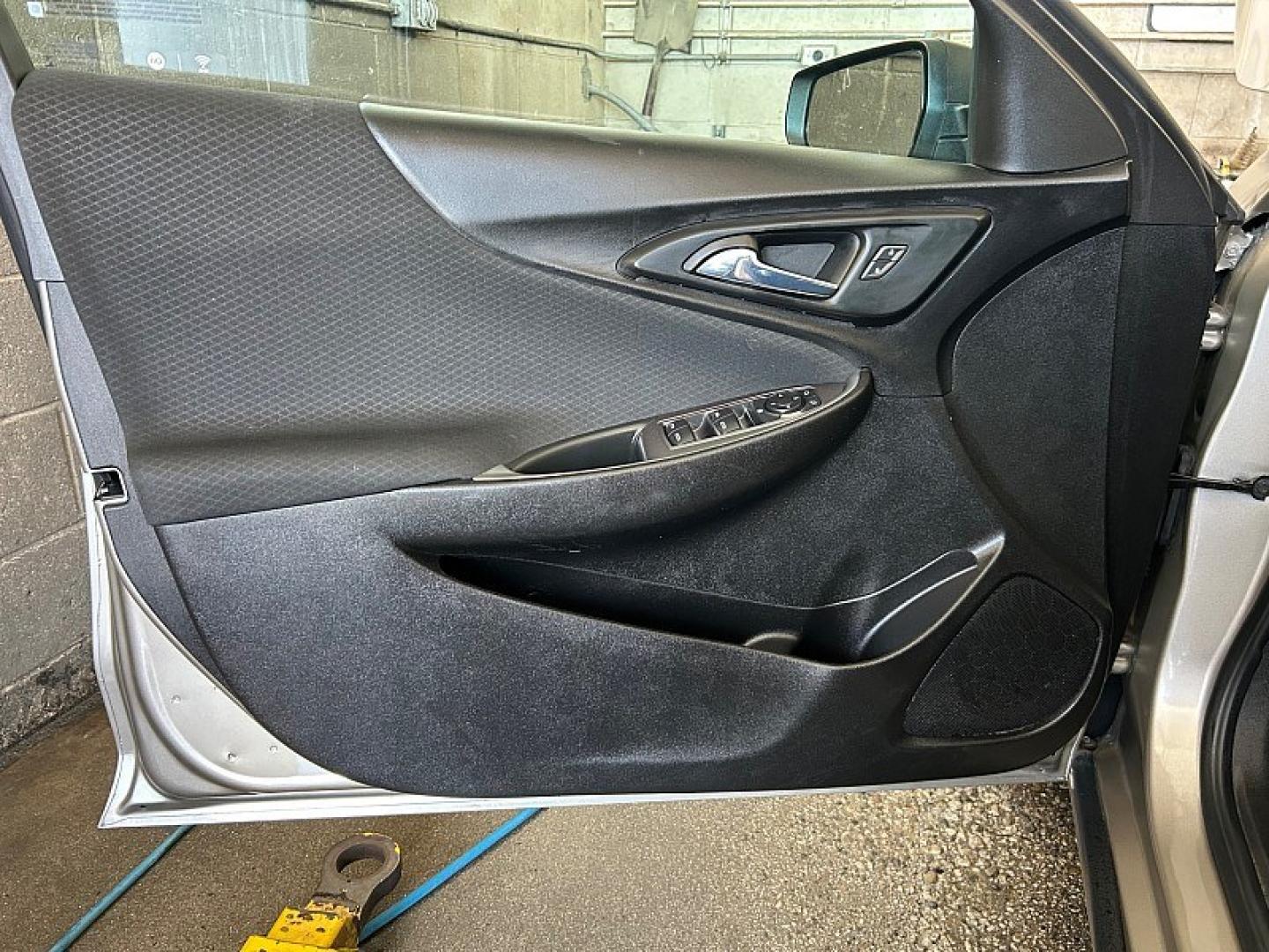 2022 GRAY Chevrolet Malibu (1G1ZD5ST6NF) with an 4-Cyl Turbo 1.5 Liter engine, Automatic CVT transmission, located at 412 Auto Vista Drive, Palmdale, 93551, (661) 945-0620, 34.592636, -118.136681- Photo#16