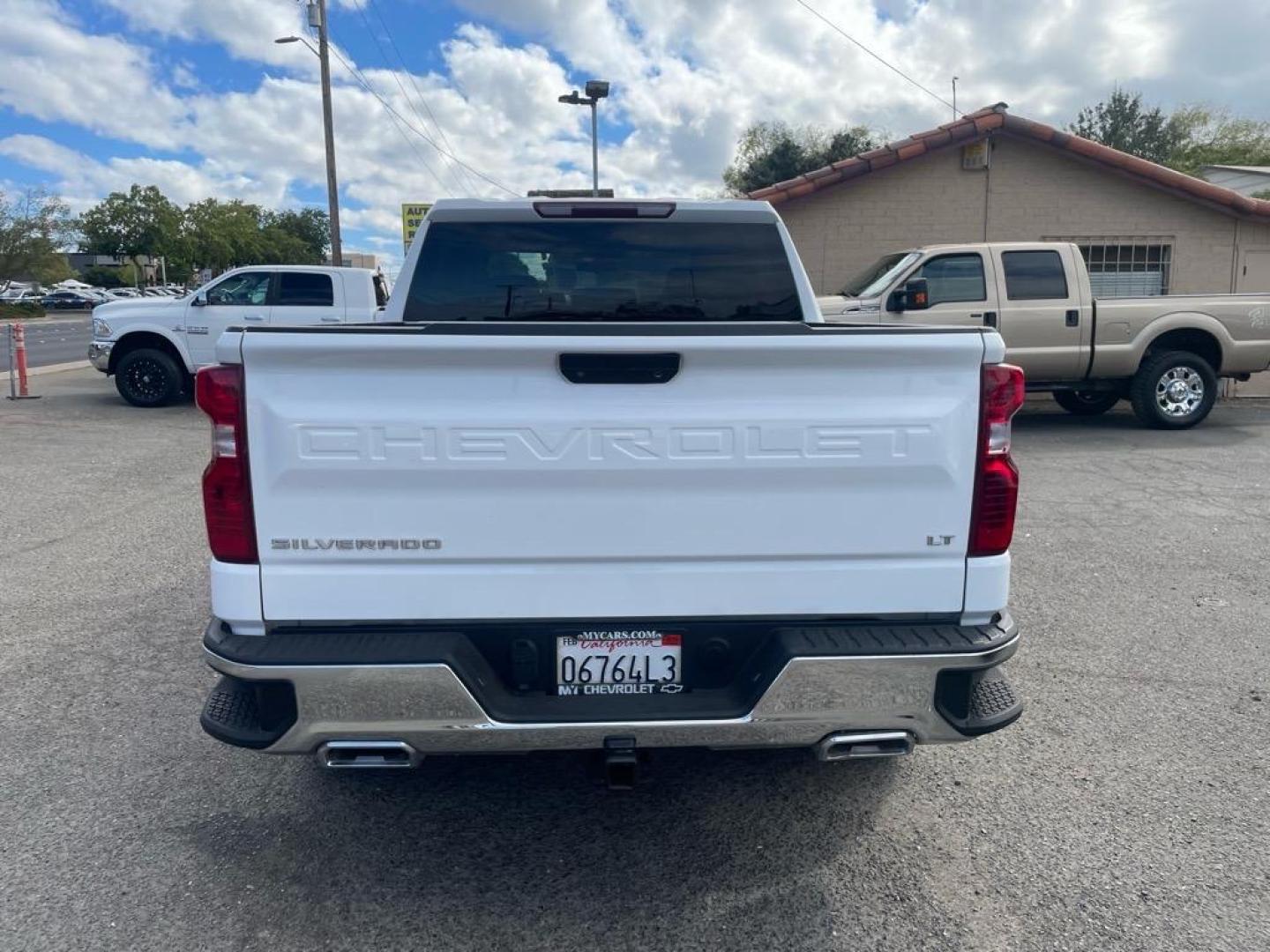 2022 Summit White Chevrolet Silverado 1500 Limited LT (3GCUYDET0NG) with an 3.0L Duramax 3.0L Diesel Turbo I6 277hp 460ft. lbs. Common Rail Direct Injection engine, 10-Speed Shiftable Automatic transmission, located at 800 Riverside Ave, Roseville, CA, 95678, 916-773-4549 & Toll Free: 866-719-4393, 38.732265, -121.291039 - DURAMAX DIESEL CREW CAB 4X4 LT ONE OWNER CLEAN CARFAX - Photo#9