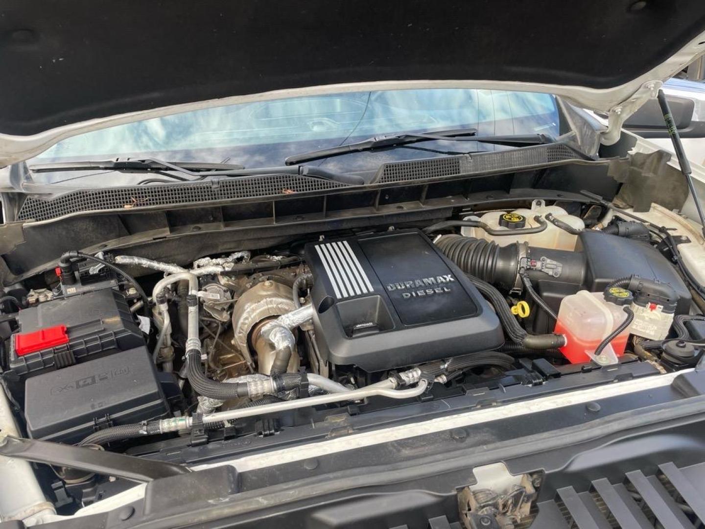 2022 Summit White Chevrolet Silverado 1500 Limited LT (3GCUYDET0NG) with an 3.0L Duramax 3.0L Diesel Turbo I6 277hp 460ft. lbs. Common Rail Direct Injection engine, 10-Speed Shiftable Automatic transmission, located at 800 Riverside Ave, Roseville, CA, 95678, 916-773-4549 & Toll Free: 866-719-4393, 38.732265, -121.291039 - DURAMAX DIESEL CREW CAB 4X4 LT ONE OWNER CLEAN CARFAX - Photo#16