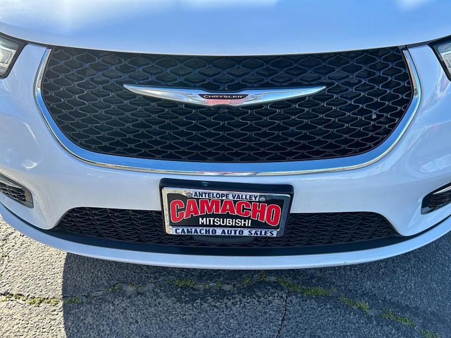 2022 WHITE Chrysler Pacifica (2C4RC1BG5NR) with an V6 3.6 Liter engine, Automatic 9-Spd transmission, located at 412 Auto Vista Drive, Palmdale, 93551, (661) 945-0620, 34.592636, -118.136681 - Photo#8