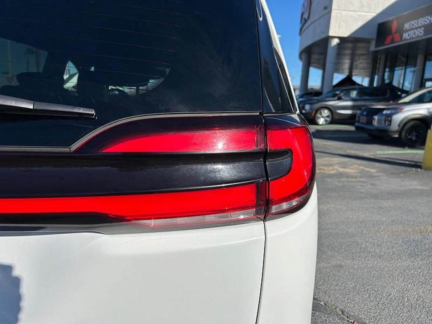 2022 WHITE Chrysler Pacifica (2C4RC1BG5NR) with an V6 3.6 Liter engine, Automatic 9-Spd transmission, located at 412 Auto Vista Drive, Palmdale, 93551, (661) 945-0620, 34.592636, -118.136681 - Photo#17