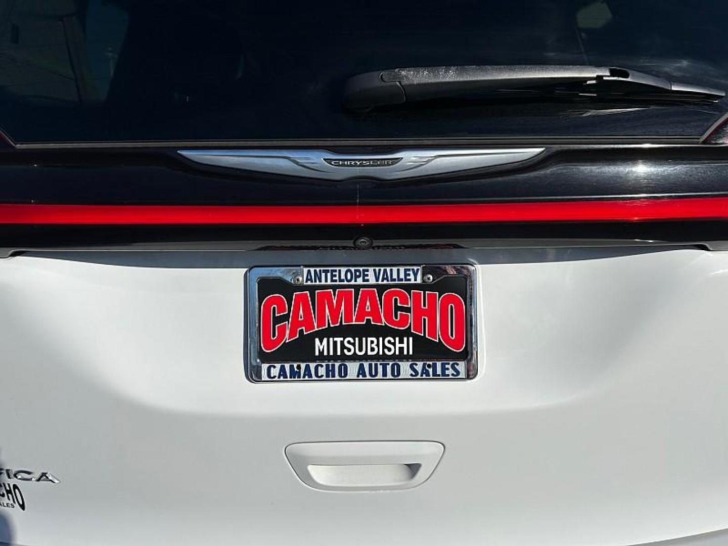 2022 WHITE Chrysler Pacifica (2C4RC1BG5NR) with an V6 3.6 Liter engine, Automatic 9-Spd transmission, located at 412 Auto Vista Drive, Palmdale, 93551, (661) 945-0620, 34.592636, -118.136681 - Photo#18