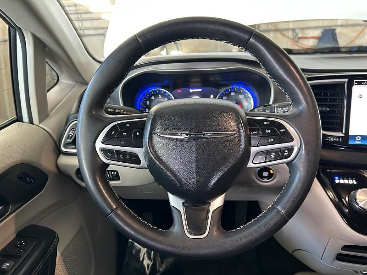 2022 WHITE Chrysler Pacifica (2C4RC1BG5NR) with an V6 3.6 Liter engine, Automatic 9-Spd transmission, located at 412 Auto Vista Drive, Palmdale, 93551, (661) 945-0620, 34.592636, -118.136681 - Photo#22
