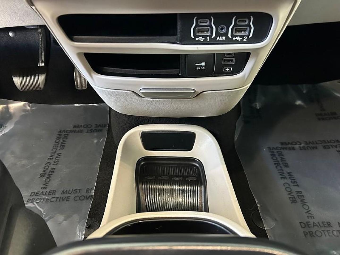 2022 WHITE Chrysler Pacifica (2C4RC1BG5NR) with an V6 3.6 Liter engine, Automatic 9-Spd transmission, located at 412 Auto Vista Drive, Palmdale, 93551, (661) 945-0620, 34.592636, -118.136681 - Photo#25