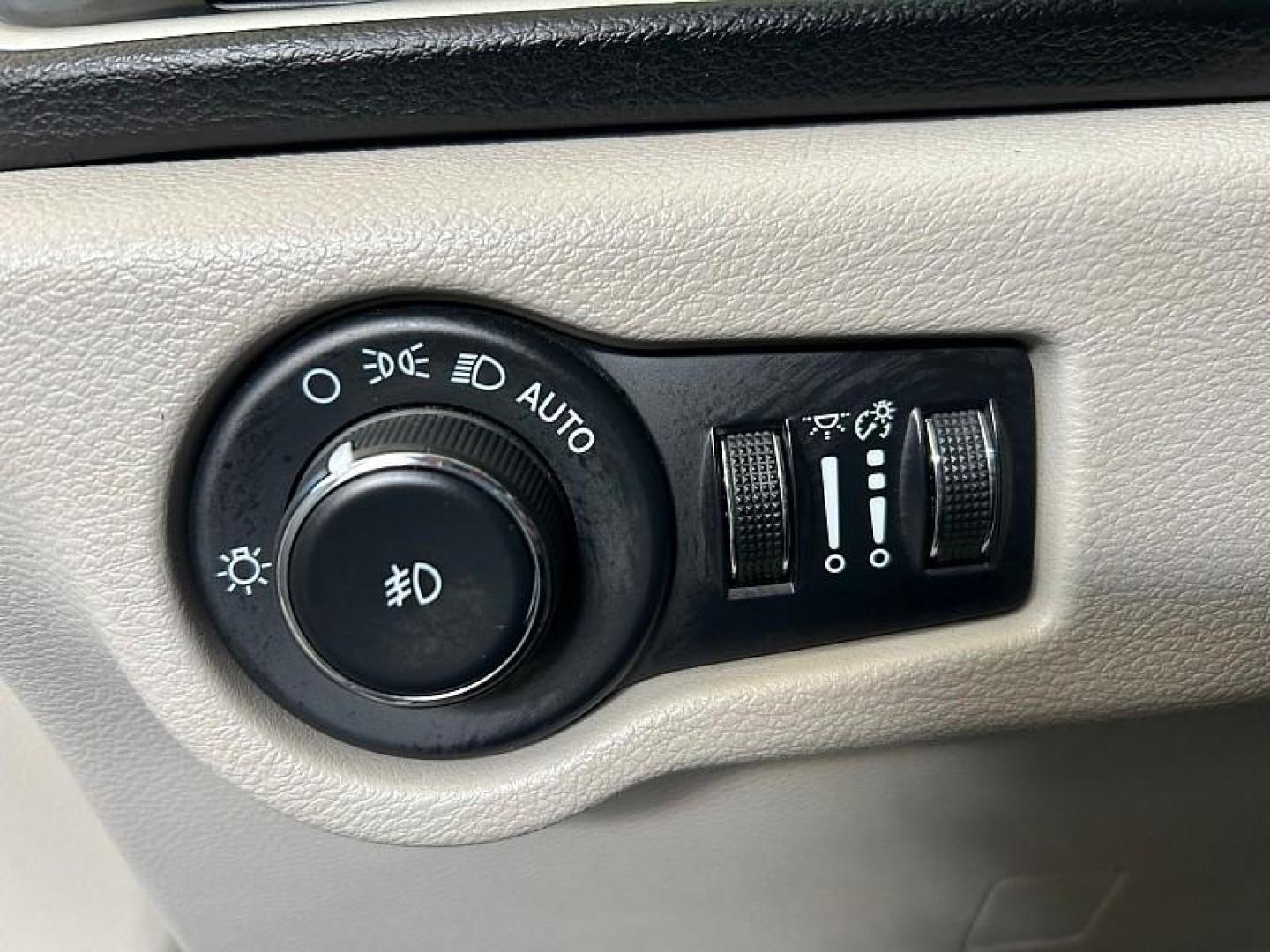 2022 WHITE Chrysler Pacifica (2C4RC1BG5NR) with an V6 3.6 Liter engine, Automatic 9-Spd transmission, located at 412 Auto Vista Drive, Palmdale, 93551, (661) 945-0620, 34.592636, -118.136681 - Photo#29