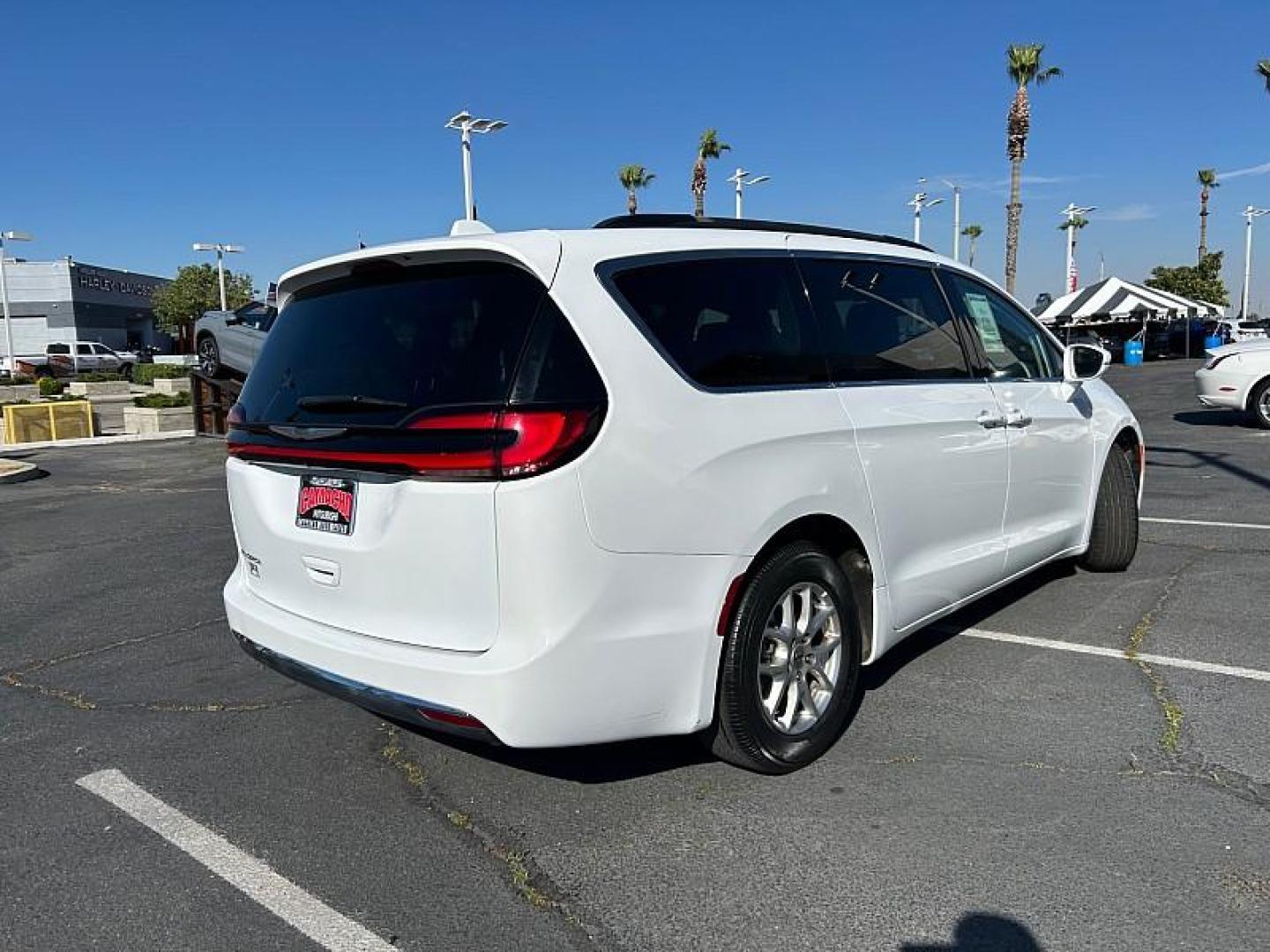 2022 WHITE Chrysler Pacifica (2C4RC1BG5NR) with an V6 3.6 Liter engine, Automatic 9-Spd transmission, located at 412 Auto Vista Drive, Palmdale, 93551, (661) 945-0620, 34.592636, -118.136681 - Photo#3