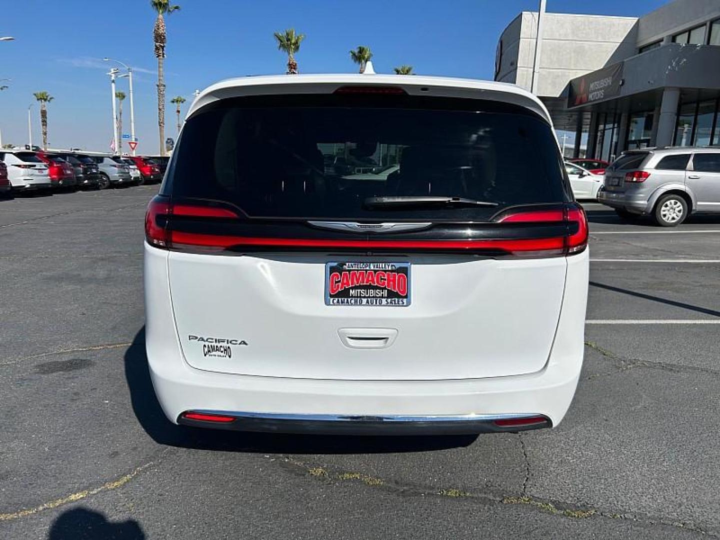 2022 WHITE Chrysler Pacifica (2C4RC1BG5NR) with an V6 3.6 Liter engine, Automatic 9-Spd transmission, located at 412 Auto Vista Drive, Palmdale, 93551, (661) 945-0620, 34.592636, -118.136681 - Photo#5