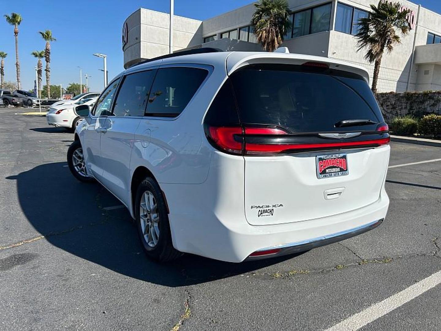 2022 WHITE Chrysler Pacifica (2C4RC1BG5NR) with an V6 3.6 Liter engine, Automatic 9-Spd transmission, located at 412 Auto Vista Drive, Palmdale, 93551, (661) 945-0620, 34.592636, -118.136681 - Photo#7