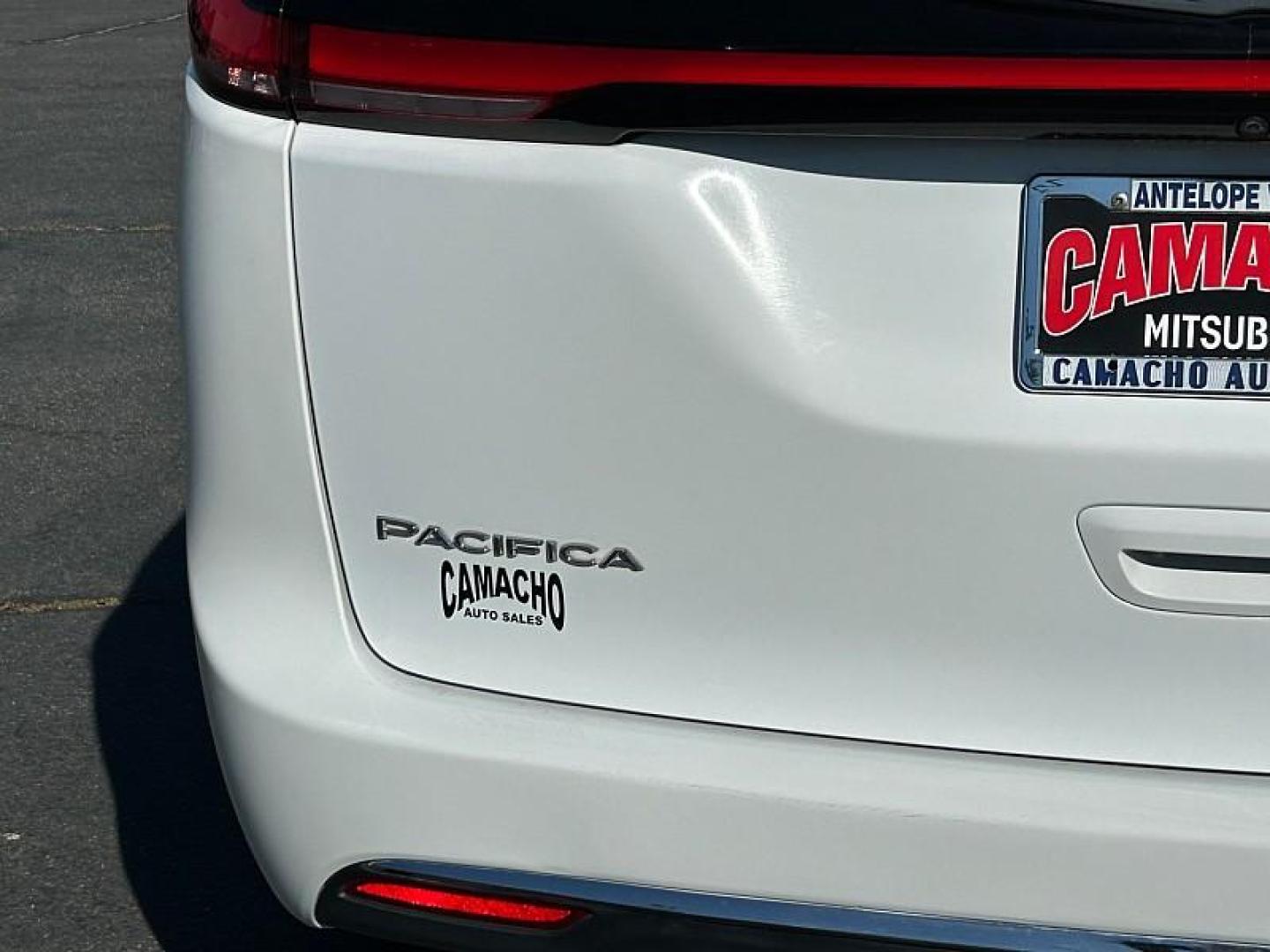 2022 WHITE Chrysler Pacifica (2C4RC1BG5NR) with an V6 3.6 Liter engine, Automatic 9-Spd transmission, located at 412 Auto Vista Drive, Palmdale, 93551, (661) 945-0620, 34.592636, -118.136681 - Photo#16