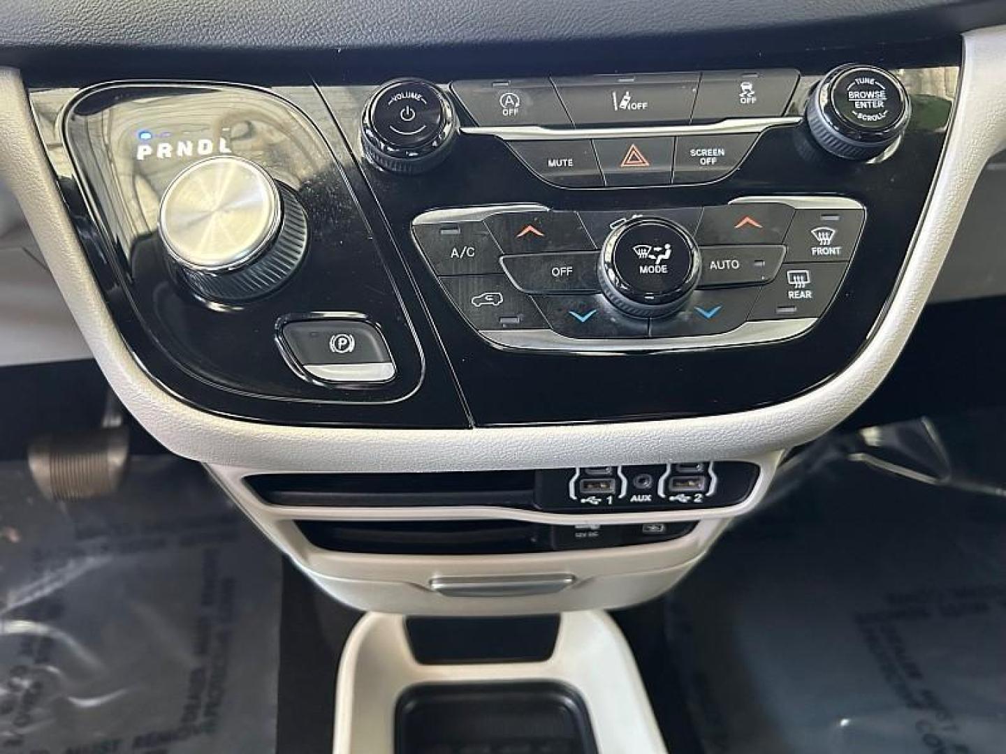 2022 WHITE Chrysler Pacifica (2C4RC1BG5NR) with an V6 3.6 Liter engine, Automatic 9-Spd transmission, located at 412 Auto Vista Drive, Palmdale, 93551, (661) 945-0620, 34.592636, -118.136681 - Photo#20