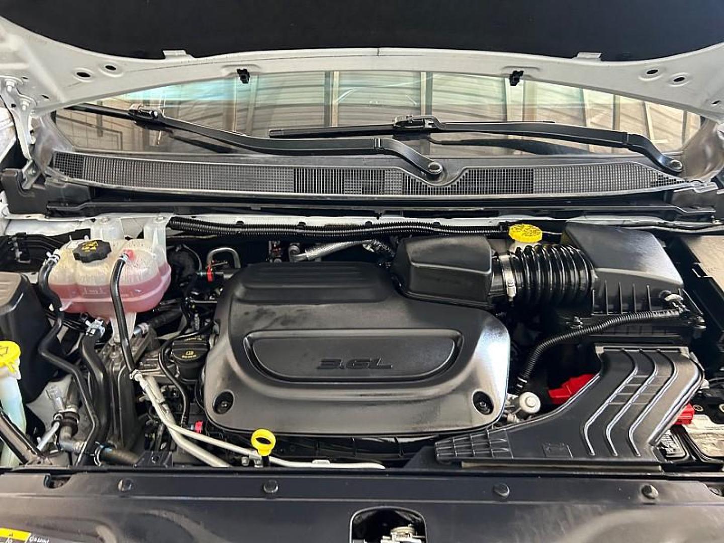 2022 WHITE Chrysler Pacifica (2C4RC1BG5NR) with an V6 3.6 Liter engine, Automatic 9-Spd transmission, located at 412 Auto Vista Drive, Palmdale, 93551, (661) 945-0620, 34.592636, -118.136681 - Photo#36