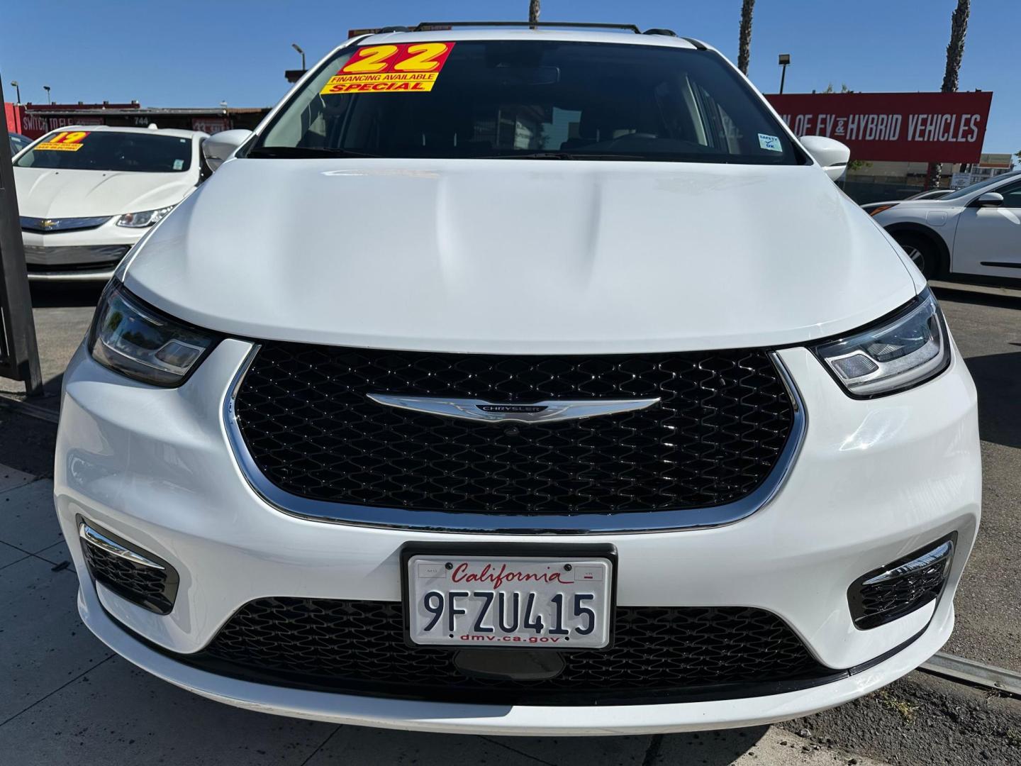 2022 Chrysler Pacifica Hybrid Touring L (2C4RC1L74NR) with an 3.6L V6 DOHC 24V HYBRID engine, CVT transmission, located at 744 E Miner Ave, Stockton, CA, 95202, (209) 944-5770, 37.956863, -121.282082 - Photo#2