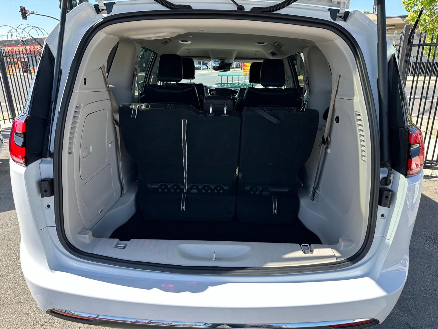 2022 Chrysler Pacifica Hybrid Touring L (2C4RC1L74NR) with an 3.6L V6 DOHC 24V HYBRID engine, CVT transmission, located at 744 E Miner Ave, Stockton, CA, 95202, (209) 944-5770, 37.956863, -121.282082 - Photo#13