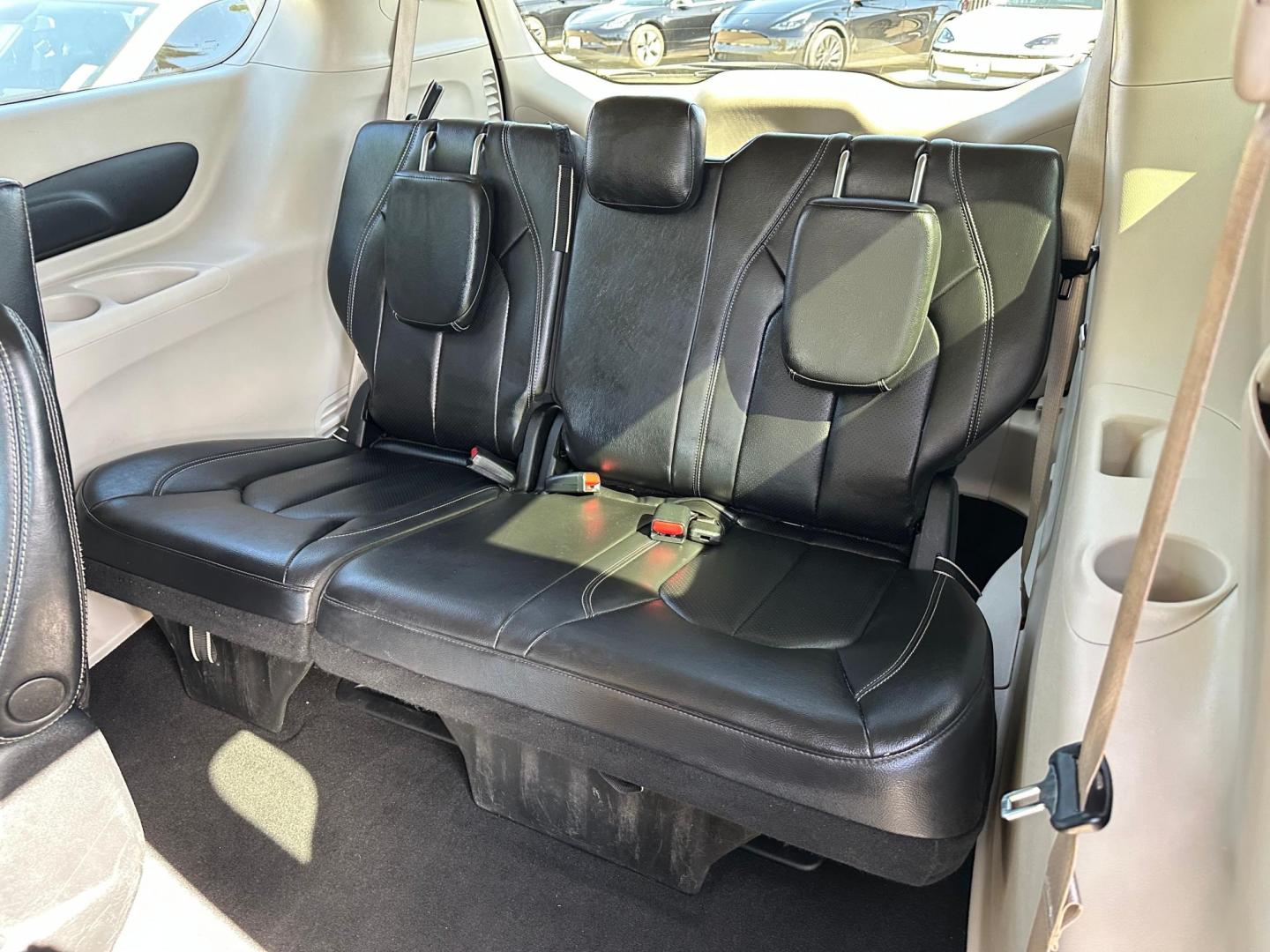 2022 Chrysler Pacifica Hybrid Touring L (2C4RC1L74NR) with an 3.6L V6 DOHC 24V HYBRID engine, CVT transmission, located at 744 E Miner Ave, Stockton, CA, 95202, (209) 944-5770, 37.956863, -121.282082 - Photo#12