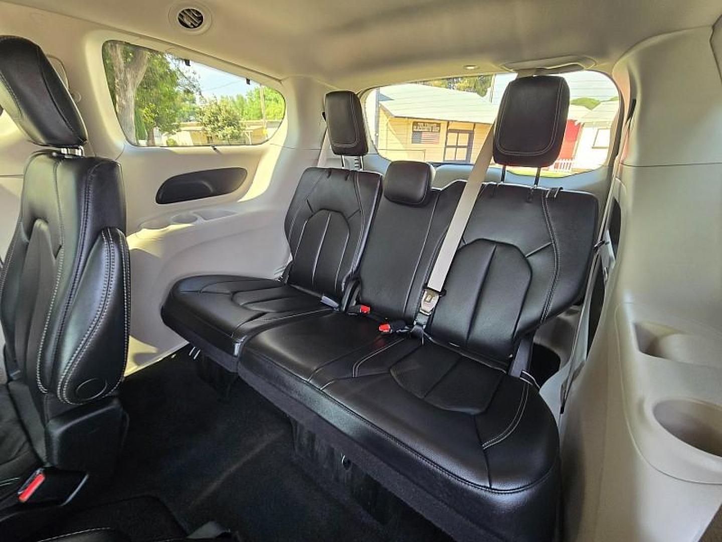 2022 GRAY Chrysler Pacifica (2C4RC1BG1NR) with an V6 3.6 Liter engine, Automatic 9-Spd transmission, located at 246 E Walker St., Orland, 95963, (530) 865-5800, 39.747589, -122.178398 - Photo#14