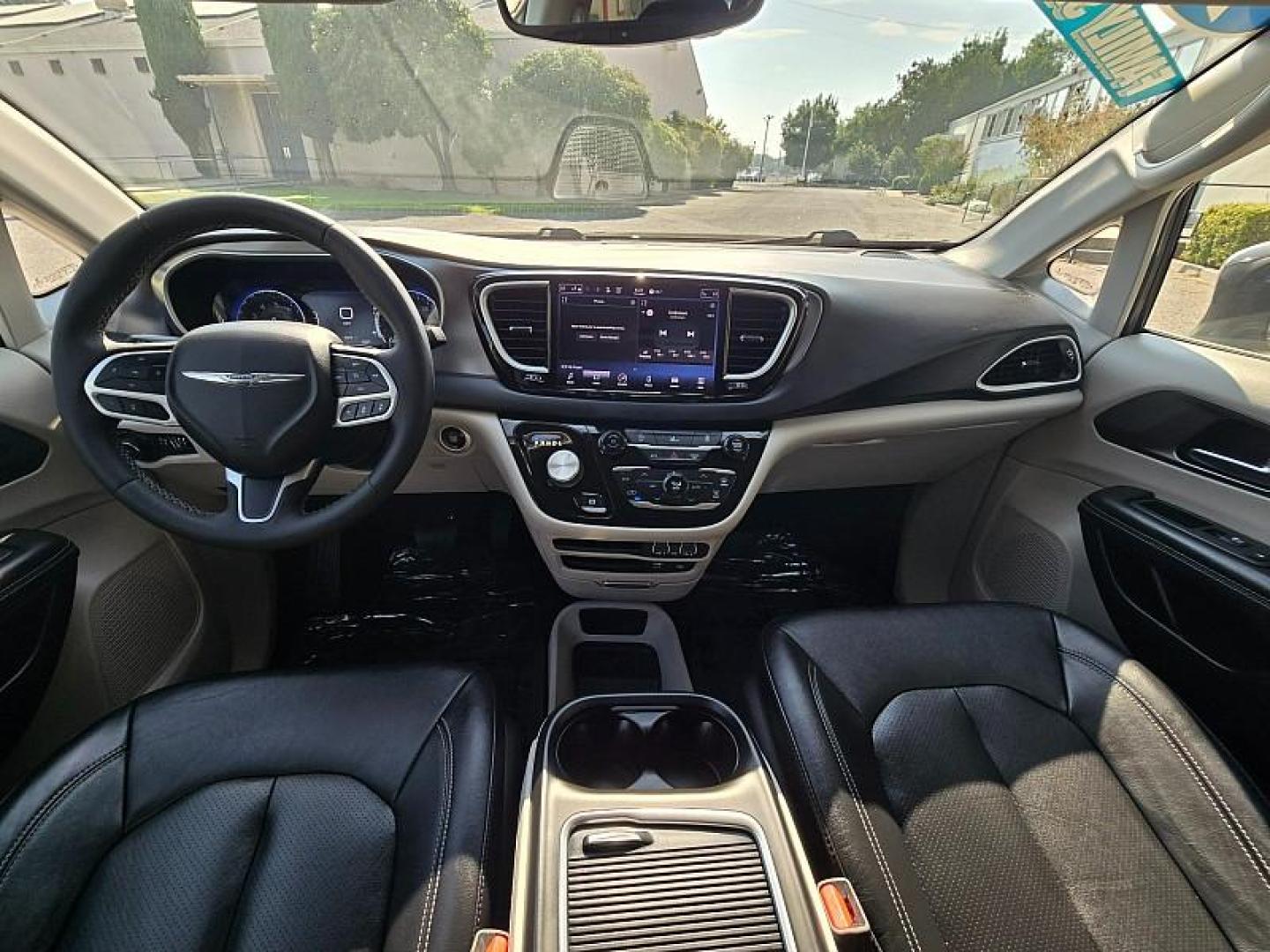2022 GRAY Chrysler Pacifica (2C4RC1BG1NR) with an V6 3.6 Liter engine, Automatic 9-Spd transmission, located at 246 E Walker St., Orland, 95963, (530) 865-5800, 39.747589, -122.178398 - Photo#21
