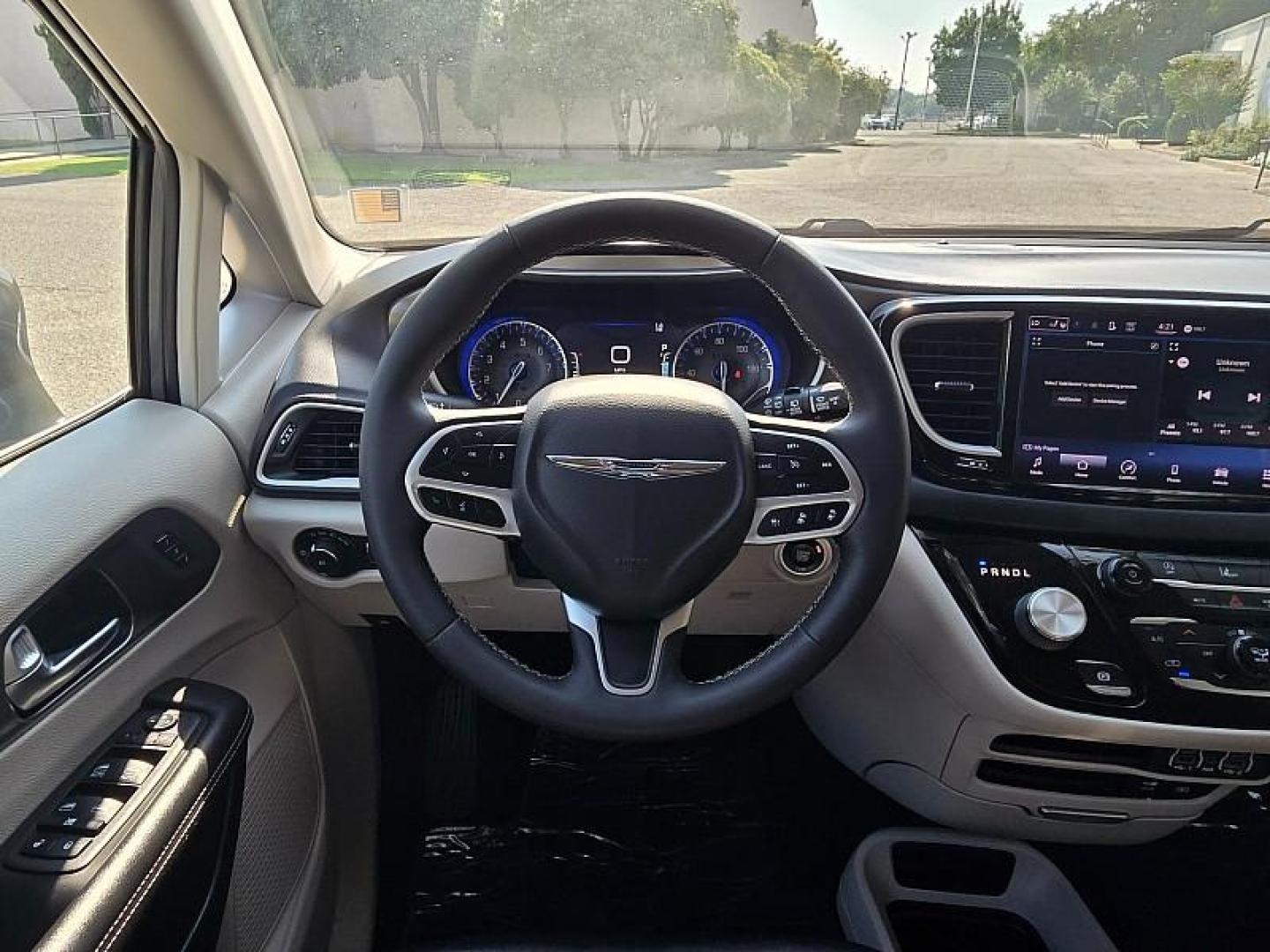2022 GRAY Chrysler Pacifica (2C4RC1BG1NR) with an V6 3.6 Liter engine, Automatic 9-Spd transmission, located at 246 E Walker St., Orland, 95963, (530) 865-5800, 39.747589, -122.178398 - Photo#22