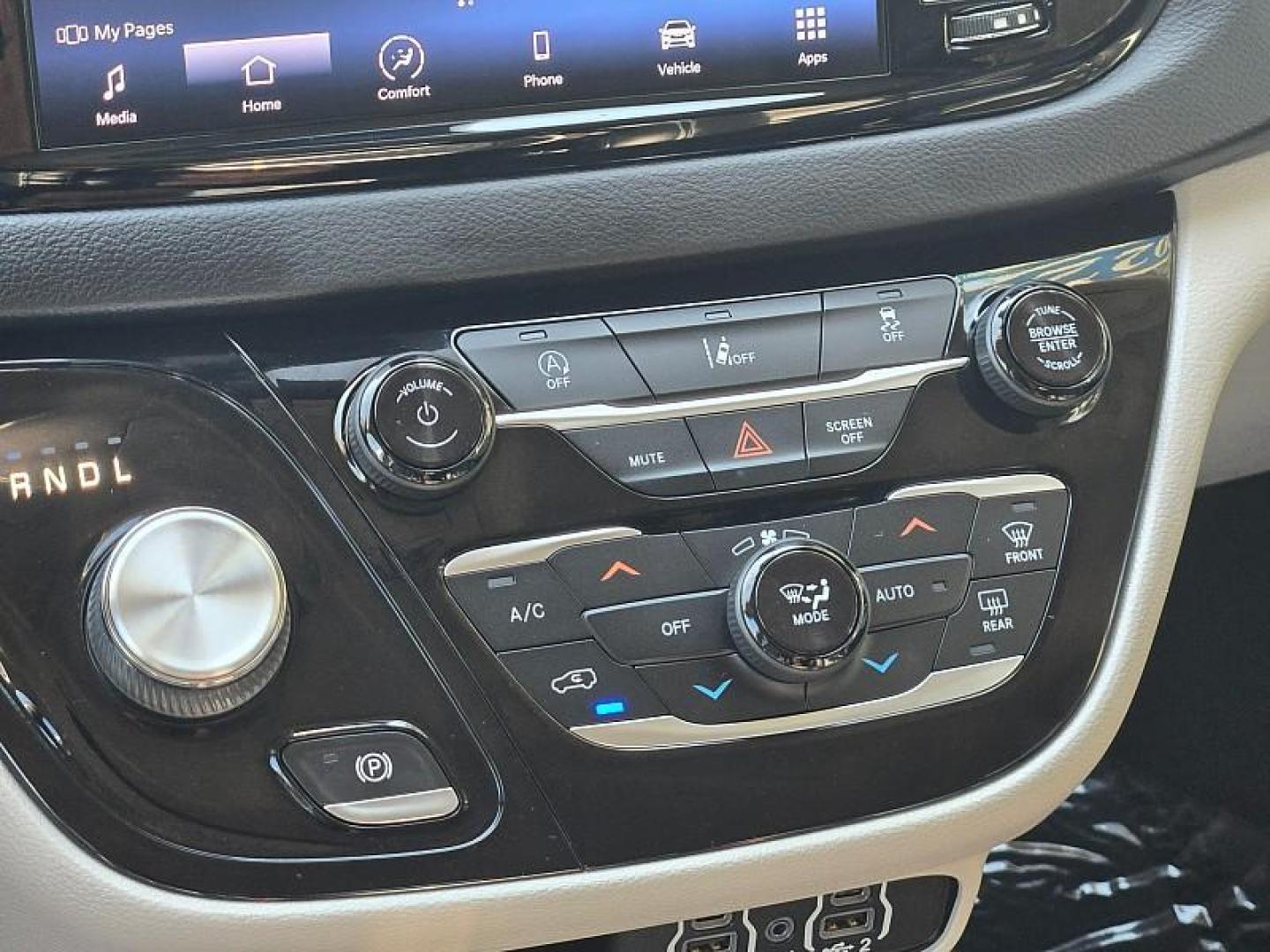2022 GRAY Chrysler Pacifica (2C4RC1BG1NR) with an V6 3.6 Liter engine, Automatic 9-Spd transmission, located at 246 E Walker St., Orland, 95963, (530) 865-5800, 39.747589, -122.178398 - Photo#26
