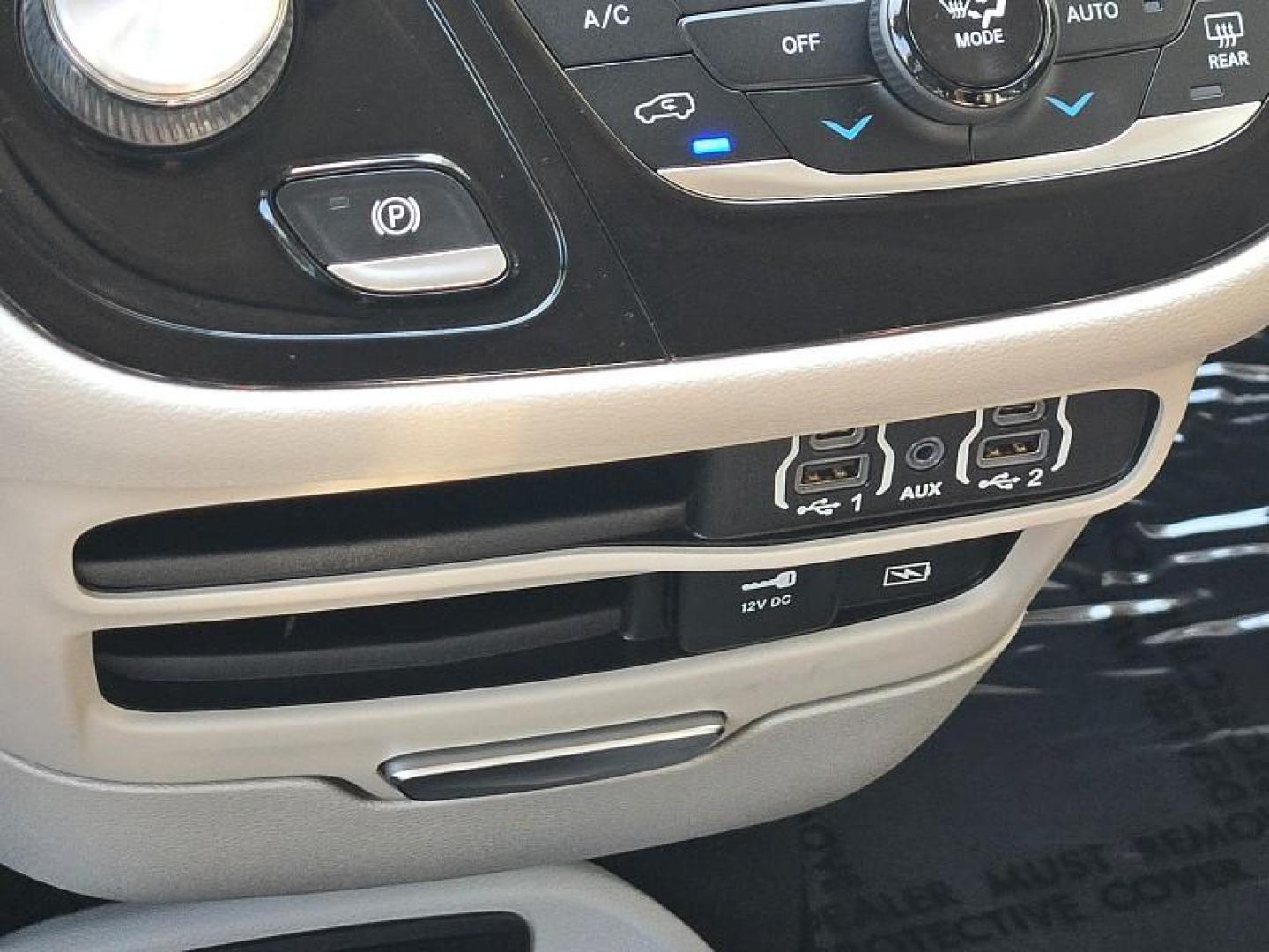 2022 GRAY Chrysler Pacifica (2C4RC1BG1NR) with an V6 3.6 Liter engine, Automatic 9-Spd transmission, located at 246 E Walker St., Orland, 95963, (530) 865-5800, 39.747589, -122.178398 - Photo#27