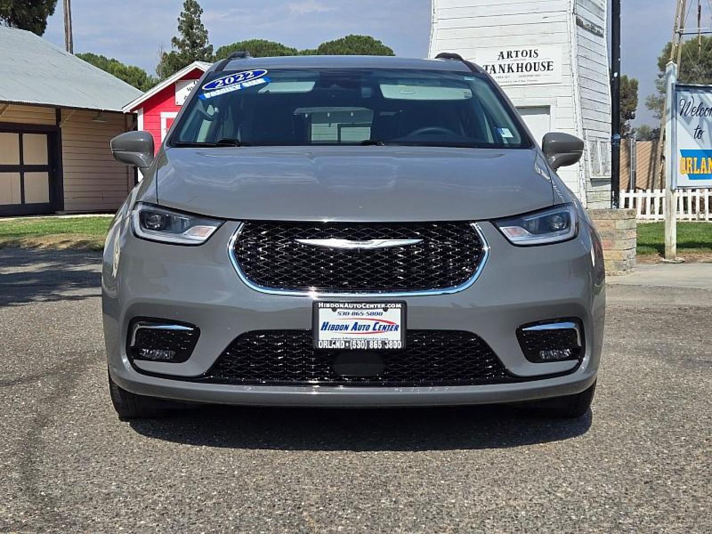 2022 GRAY Chrysler Pacifica (2C4RC1BG1NR) with an V6 3.6 Liter engine, Automatic 9-Spd transmission, located at 246 E Walker St., Orland, 95963, (530) 865-5800, 39.747589, -122.178398 - Photo#2