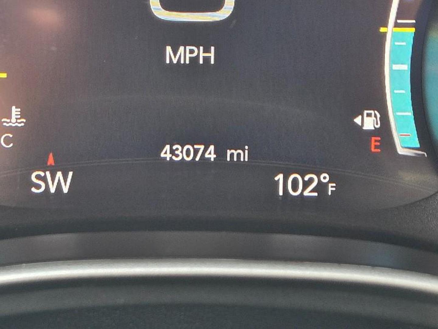 2022 GRAY Chrysler Pacifica (2C4RC1BG1NR) with an V6 3.6 Liter engine, Automatic 9-Spd transmission, located at 246 E Walker St., Orland, 95963, (530) 865-5800, 39.747589, -122.178398 - Photo#34