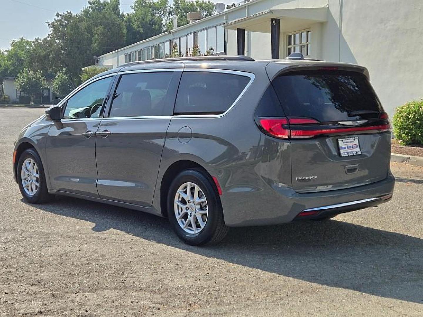 2022 GRAY Chrysler Pacifica (2C4RC1BG1NR) with an V6 3.6 Liter engine, Automatic 9-Spd transmission, located at 246 E Walker St., Orland, 95963, (530) 865-5800, 39.747589, -122.178398 - Photo#5