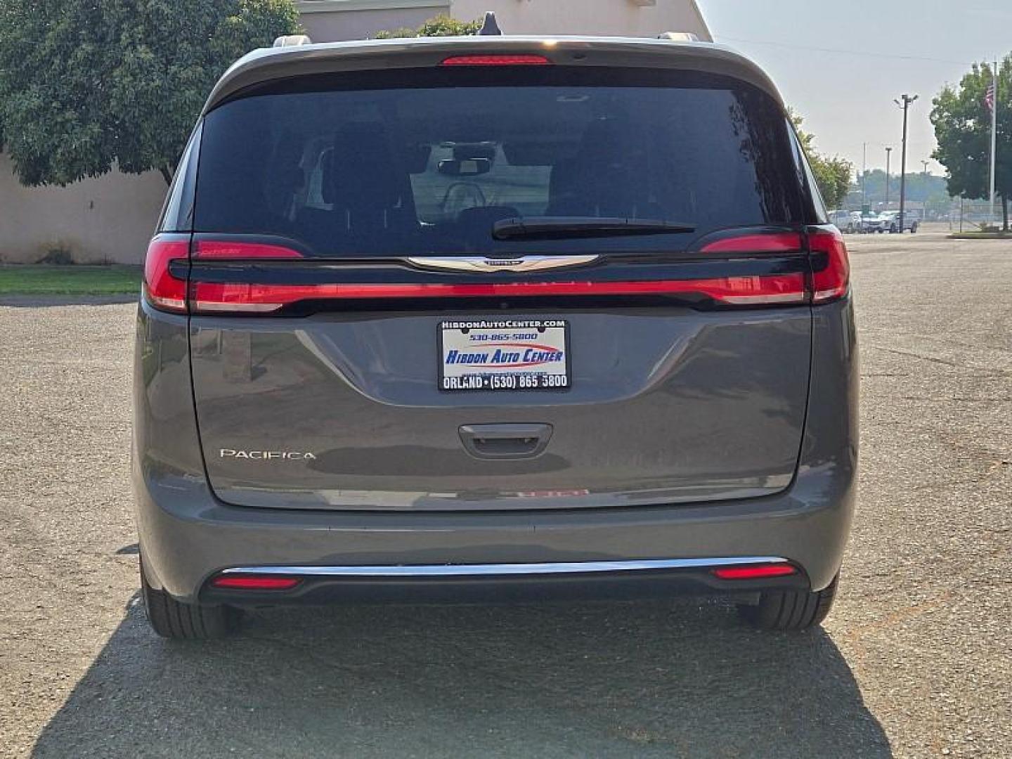 2022 GRAY Chrysler Pacifica (2C4RC1BG1NR) with an V6 3.6 Liter engine, Automatic 9-Spd transmission, located at 246 E Walker St., Orland, 95963, (530) 865-5800, 39.747589, -122.178398 - Photo#6