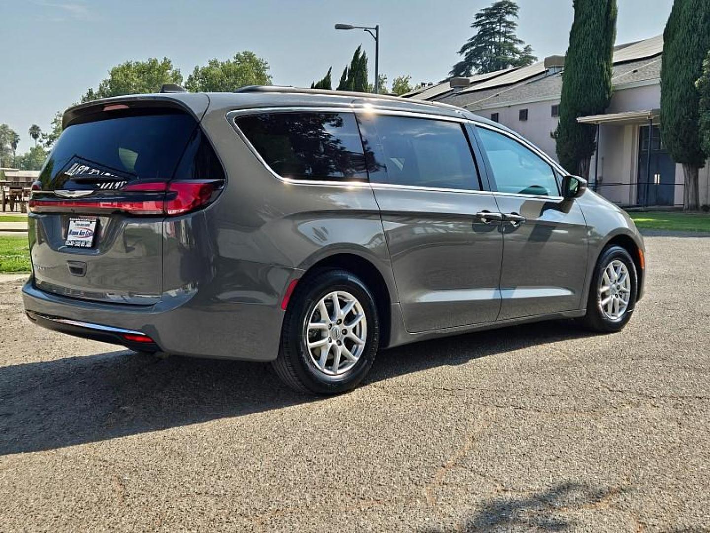 2022 GRAY Chrysler Pacifica (2C4RC1BG1NR) with an V6 3.6 Liter engine, Automatic 9-Spd transmission, located at 246 E Walker St., Orland, 95963, (530) 865-5800, 39.747589, -122.178398 - Photo#7