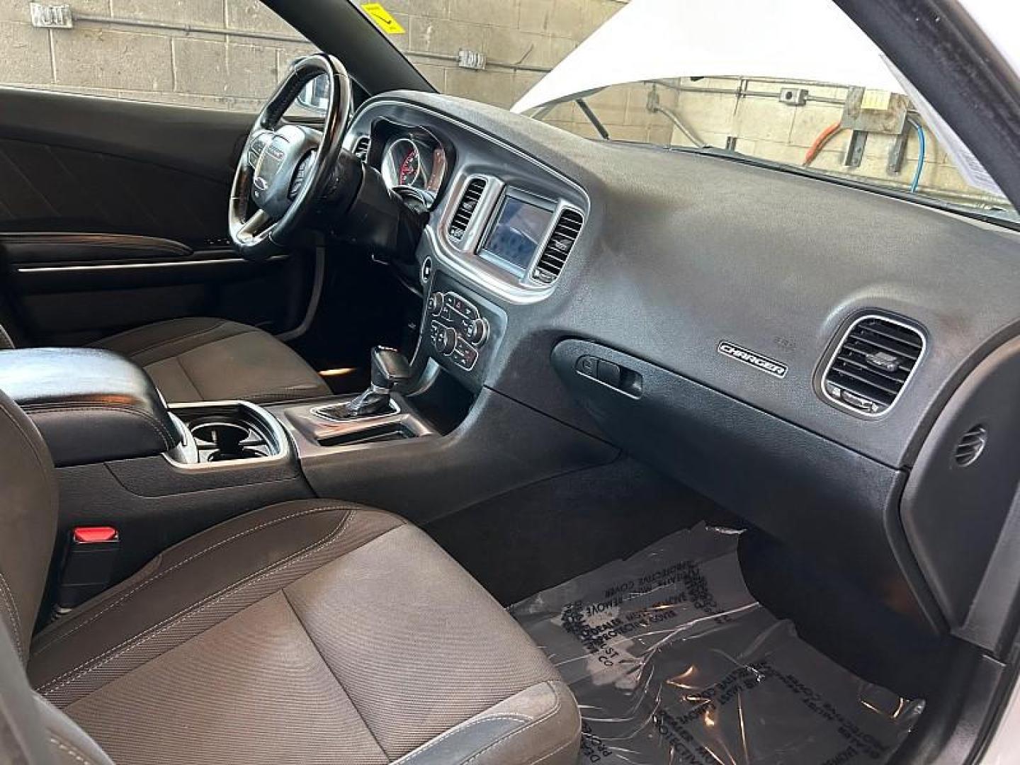 2022 WHITE Dodge Charger (2C3CDXBG9NH) with an V6 3.6 Liter engine, Automatic 8-Spd w/AutoStick transmission, located at 412 Auto Vista Drive, Palmdale, 93551, (661) 945-0620, 34.592636, -118.136681 - Photo#8