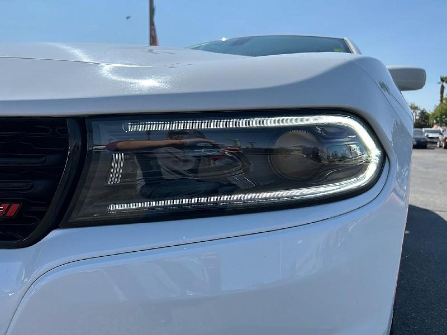 2022 WHITE Dodge Charger (2C3CDXBG9NH) with an V6 3.6 Liter engine, Automatic 8-Spd w/AutoStick transmission, located at 412 Auto Vista Drive, Palmdale, 93551, (661) 945-0620, 34.592636, -118.136681 - Photo#21