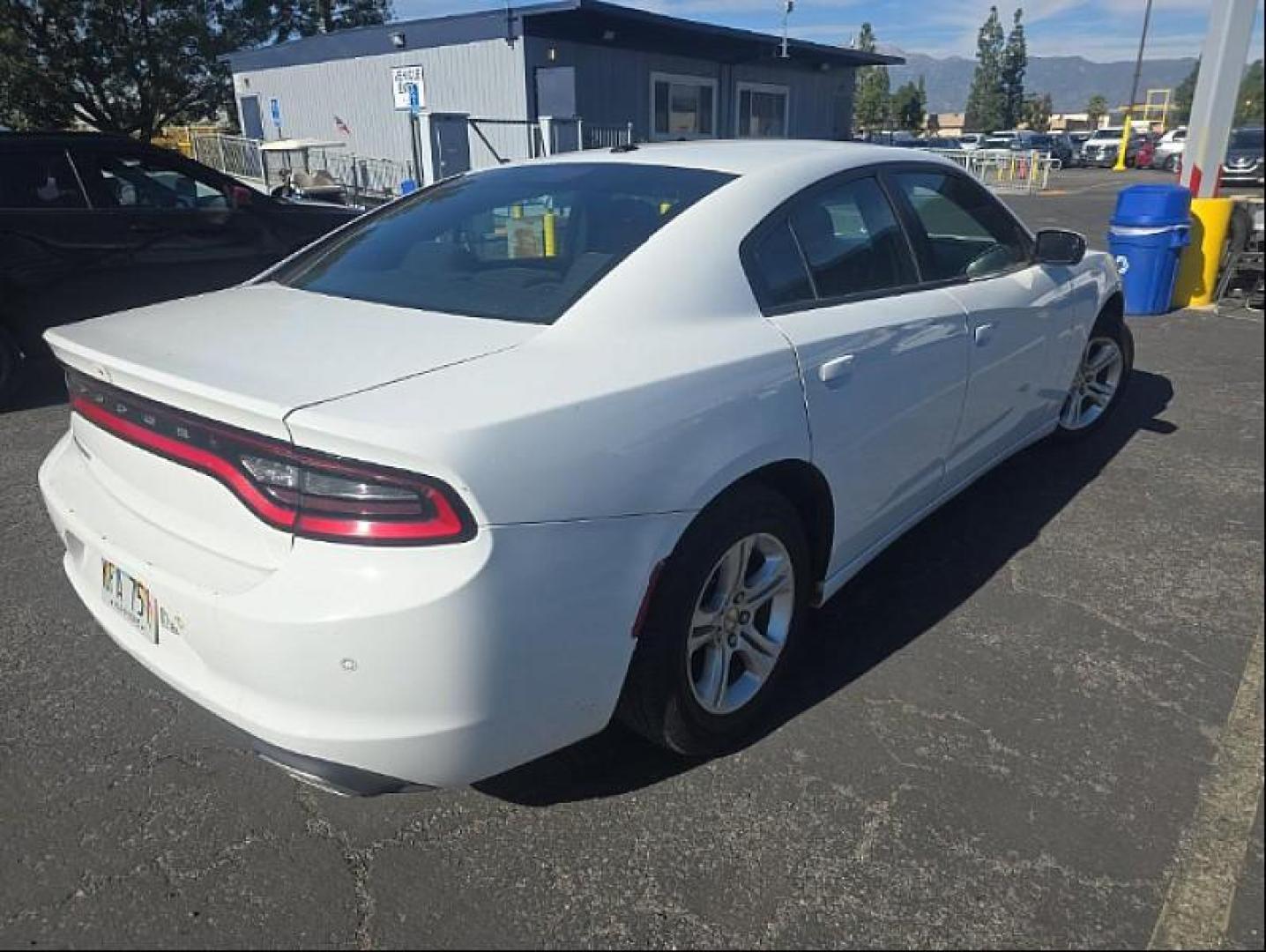2022 WHITE Dodge Charger (2C3CDXBG5NH) with an V6 3.6 Liter engine, Automatic 8-Spd w/AutoStick transmission, located at 412 Auto Vista Drive, Palmdale, 93551, (661) 945-0620, 34.592636, -118.136681 - Photo#1