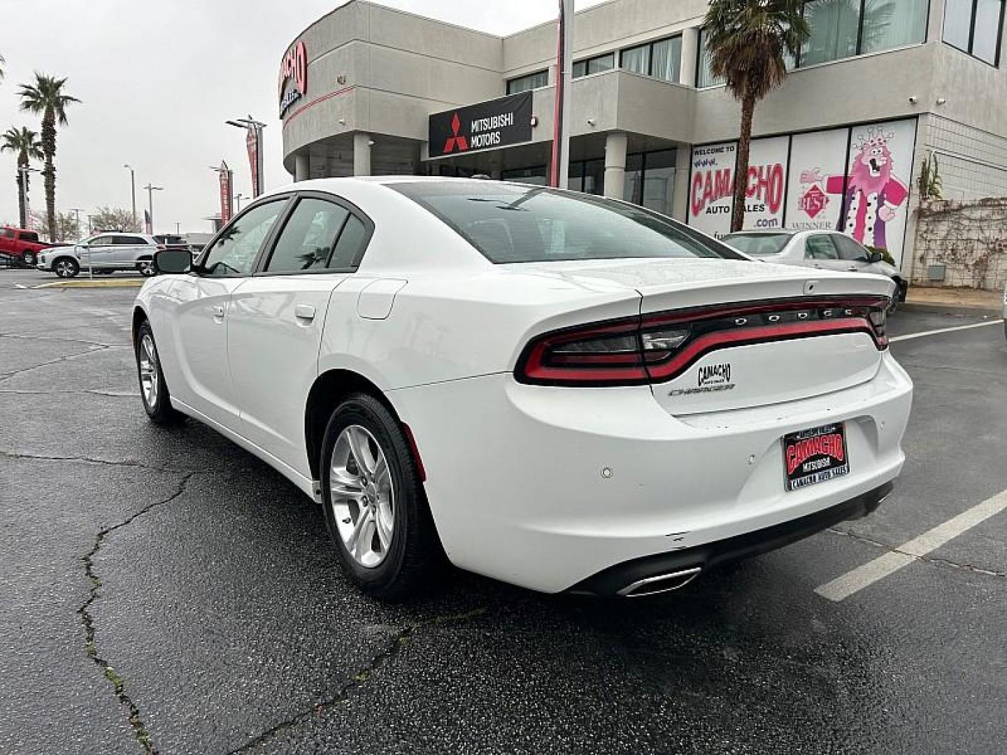 2022 WHITE Dodge Charger (2C3CDXBG5NH) with an V6 3.6 Liter engine, Automatic 8-Spd w/AutoStick transmission, located at 412 Auto Vista Drive, Palmdale, 93551, (661) 945-0620, 34.592636, -118.136681 - Photo#4