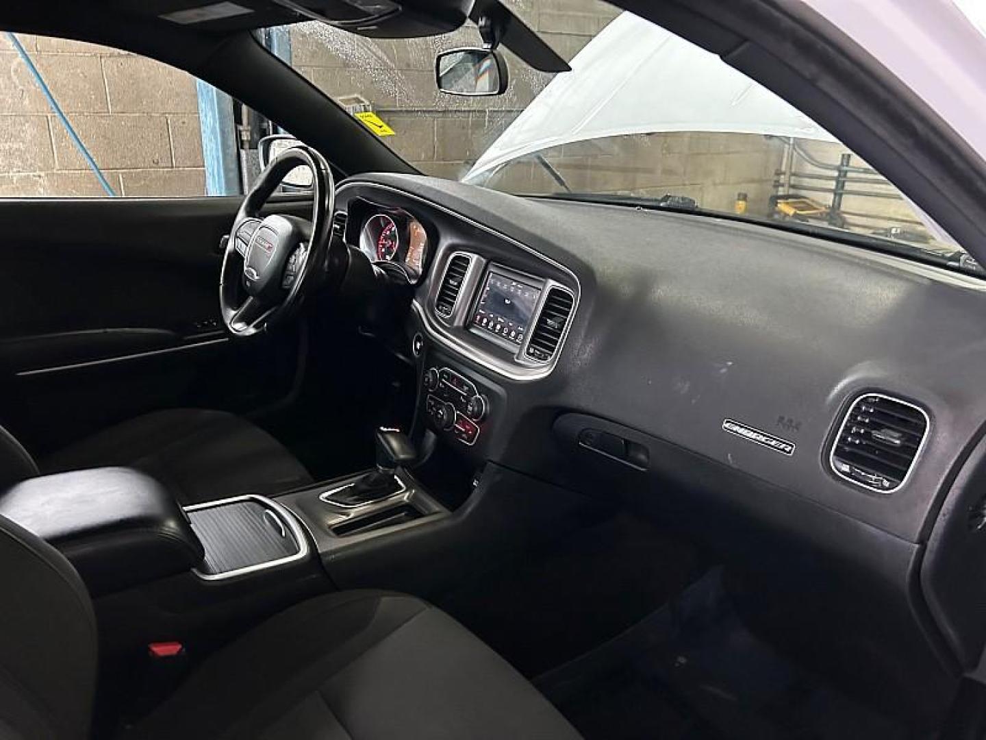 2022 WHITE Dodge Charger (2C3CDXBG5NH) with an V6 3.6 Liter engine, Automatic 8-Spd w/AutoStick transmission, located at 412 Auto Vista Drive, Palmdale, 93551, (661) 945-0620, 34.592636, -118.136681 - Photo#28