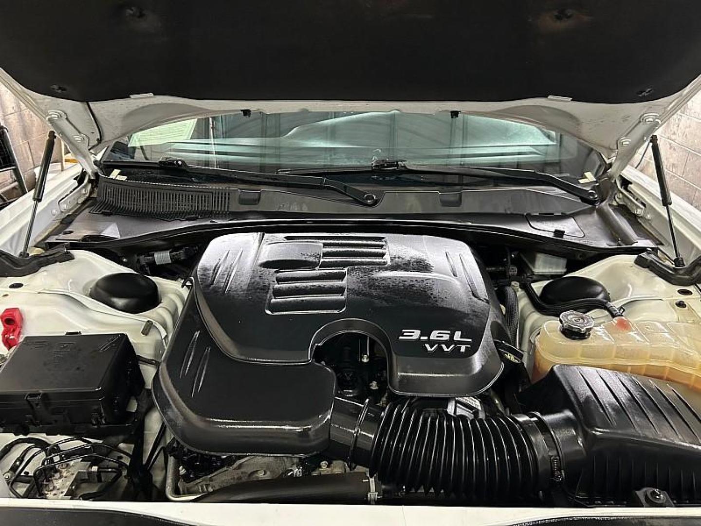 2022 WHITE Dodge Charger (2C3CDXBG5NH) with an V6 3.6 Liter engine, Automatic 8-Spd w/AutoStick transmission, located at 412 Auto Vista Drive, Palmdale, 93551, (661) 945-0620, 34.592636, -118.136681 - Photo#32