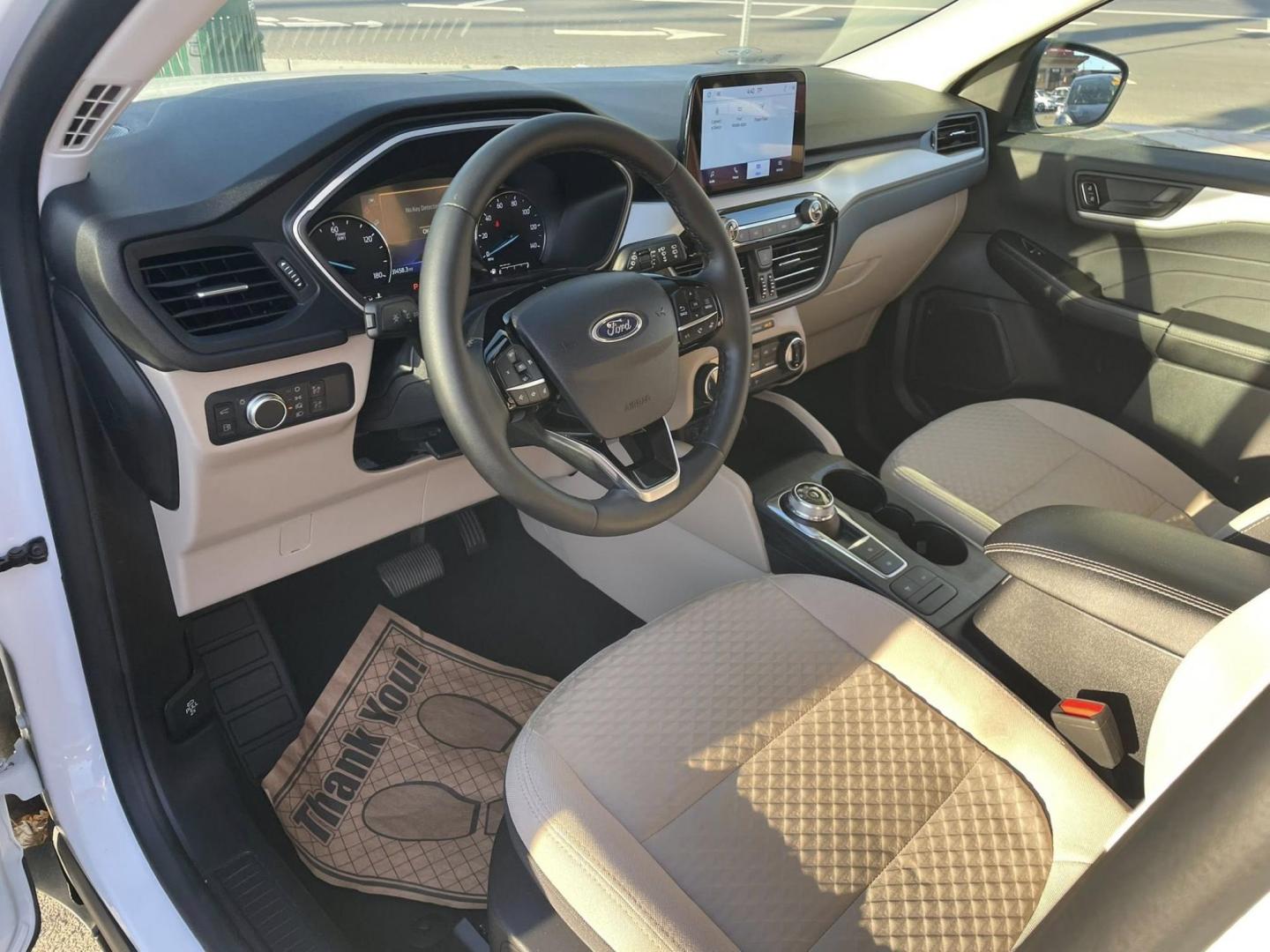2022 Ford Escape Plug-in Hybrid SE (1FMCU0EZ3NU) with an 2.5L L4 DOHC 16V HYBRID engine, 6A transmission, located at 744 E Miner Ave, Stockton, CA, 95202, (209) 944-5770, 37.956863, -121.282082 - PLUS TAXES AND FEES - Photo#4