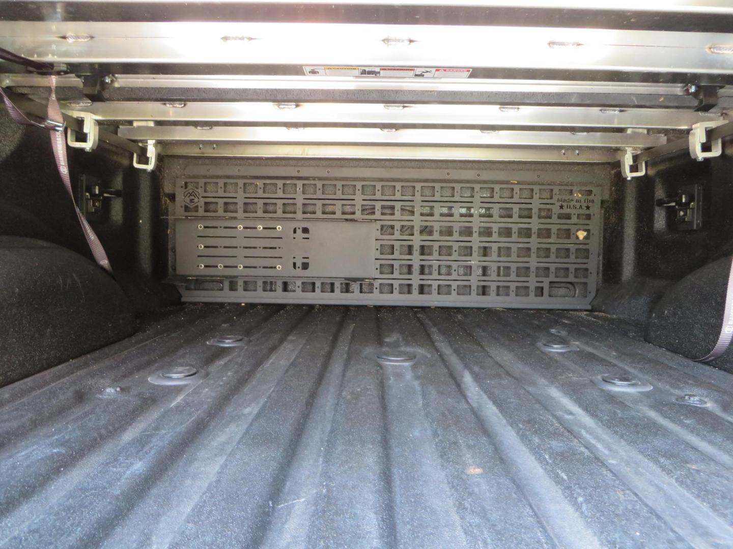 2022 SILVER /BLACK Ford F-250 SD Lariat Crew Cab 4WD (1FT8W2BT6NE) with an 6.7L V8 OHV 16V DIESEL engine, 6A transmission, located at 2630 Grass Valley Highway, Auburn, CA, 95603, (530) 508-5100, 38.937893, -121.095482 - Dont miss this F-250 sitting on a Carli Back Country suspension system, Fox remote reservoir shocks, Radius arms, Deaver rear springs, Torsion sway bar, upper and lower stabilizers, 37" Toyo RT Trail tires, 17" Innov8 G500 wheels, Baja Designs Fog light kit, Diamondback bedcover, Bed Molle panels, - Photo#18