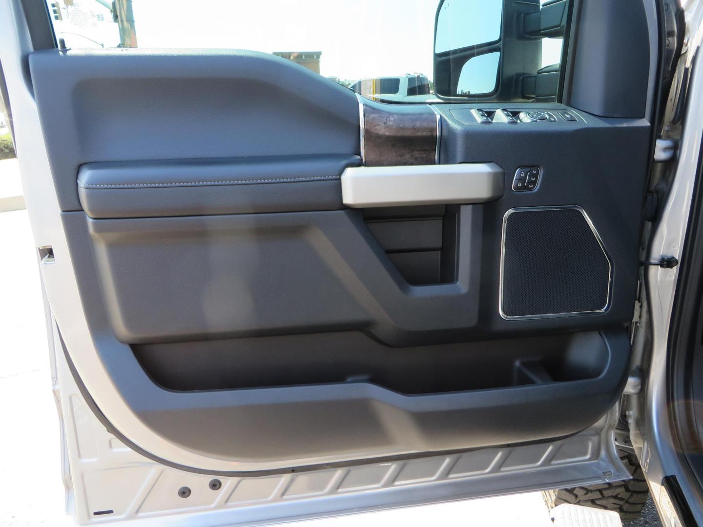 2022 SILVER /BLACK Ford F-250 SD Lariat Crew Cab 4WD (1FT8W2BT6NE) with an 6.7L V8 OHV 16V DIESEL engine, 6A transmission, located at 2630 Grass Valley Highway, Auburn, CA, 95603, (530) 508-5100, 38.937893, -121.095482 - Dont miss this F-250 sitting on a Carli Back Country suspension system, Fox remote reservoir shocks, Radius arms, Deaver rear springs, Torsion sway bar, upper and lower stabilizers, 37" Toyo RT Trail tires, 17" Innov8 G500 wheels, Baja Designs Fog light kit, Diamondback bedcover, Bed Molle panels, - Photo#25