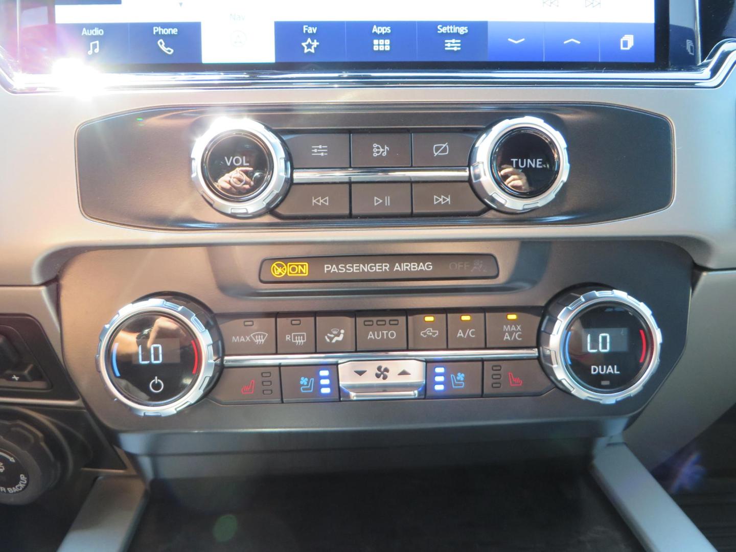 2022 SILVER /BLACK Ford F-250 SD Lariat Crew Cab 4WD (1FT8W2BT6NE) with an 6.7L V8 OHV 16V DIESEL engine, 6A transmission, located at 2630 Grass Valley Highway, Auburn, CA, 95603, (530) 508-5100, 38.937893, -121.095482 - Dont miss this F-250 sitting on a Carli Back Country suspension system, Fox remote reservoir shocks, Radius arms, Deaver rear springs, Torsion sway bar, upper and lower stabilizers, 37" Toyo RT Trail tires, 17" Innov8 G500 wheels, Baja Designs Fog light kit, Diamondback bedcover, Bed Molle panels, - Photo#38
