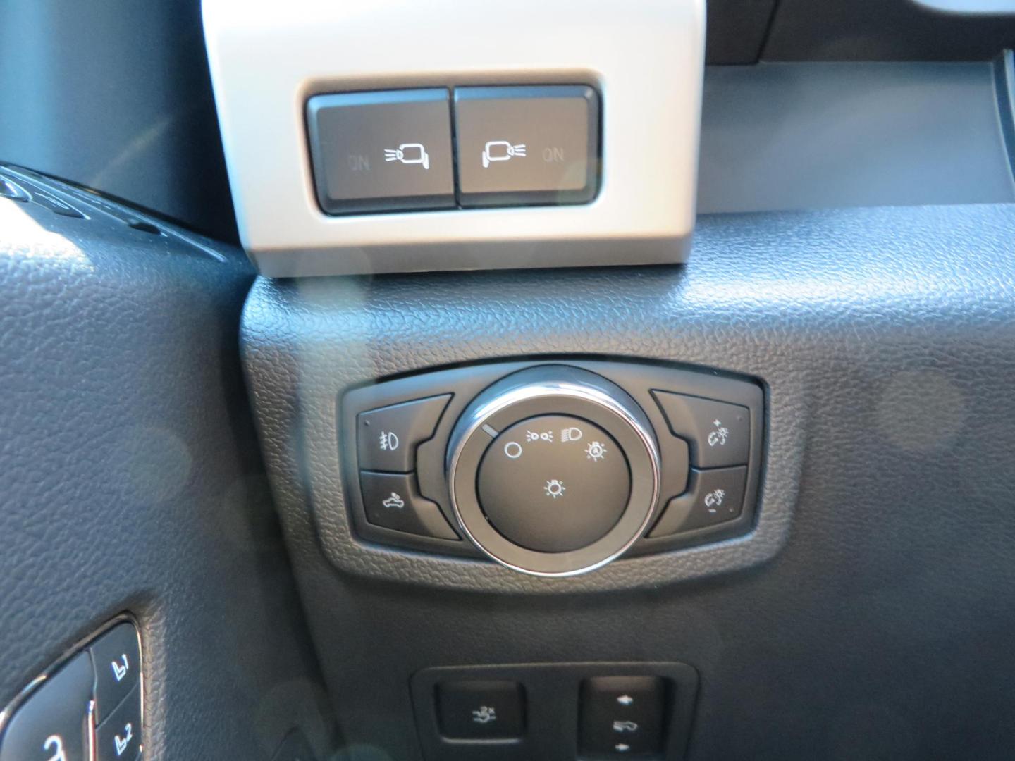 2022 SILVER /BLACK Ford F-250 SD Lariat Crew Cab 4WD (1FT8W2BT6NE) with an 6.7L V8 OHV 16V DIESEL engine, 6A transmission, located at 2630 Grass Valley Highway, Auburn, CA, 95603, (530) 508-5100, 38.937893, -121.095482 - Dont miss this F-250 sitting on a Carli Back Country suspension system, Fox remote reservoir shocks, Radius arms, Deaver rear springs, Torsion sway bar, upper and lower stabilizers, 37" Toyo RT Trail tires, 17" Innov8 G500 wheels, Baja Designs Fog light kit, Diamondback bedcover, Bed Molle panels, - Photo#49