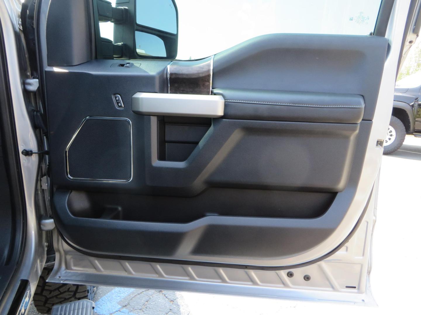 2022 SILVER /BLACK Ford F-250 SD Lariat Crew Cab 4WD (1FT8W2BT6NE) with an 6.7L V8 OHV 16V DIESEL engine, 6A transmission, located at 2630 Grass Valley Highway, Auburn, CA, 95603, (530) 508-5100, 38.937893, -121.095482 - Dont miss this F-250 sitting on a Carli Back Country suspension system, Fox remote reservoir shocks, Radius arms, Deaver rear springs, Torsion sway bar, upper and lower stabilizers, 37" Toyo RT Trail tires, 17" Innov8 G500 wheels, Baja Designs Fog light kit, Diamondback bedcover, Bed Molle panels, - Photo#61