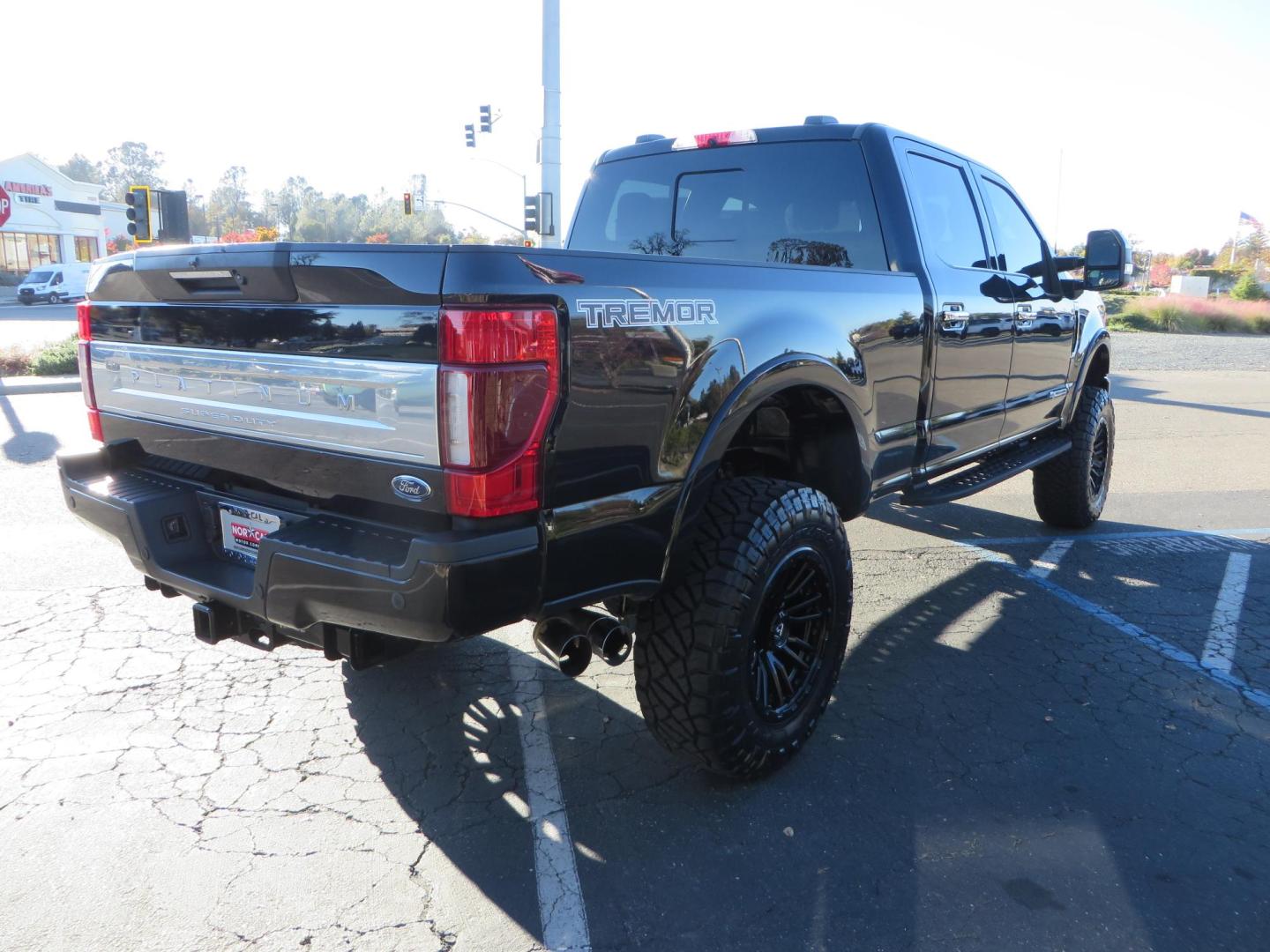 2022 BLACK /BLACK Ford F-250 SD Platinum Tremor Crew Cab Short Bed 4WD (1FT8W2BT2NE) with an 6.7L V8 OHV 16V DIESEL engine, 10 speed transmission, located at 2630 Grass Valley Highway, Auburn, CA, 95603, (530) 508-5100, 38.937893, -121.095482 - Features - BDS 4" Radius arm suspension system, Fox 2.0 shocks, Dual Fox steering stabilizers, 37" Nitto Ridge Grappler tires, 20" Fuel Rebel wheels, Airlift air bags, Airlift wireless 1 compressor, and window tint. - Photo#4