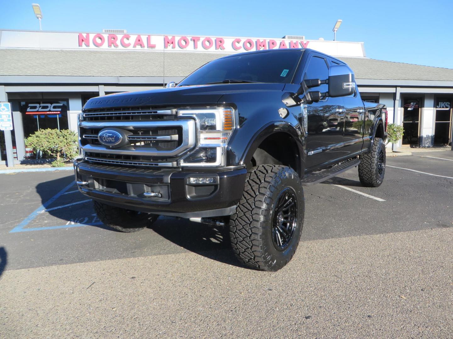 2022 BLACK /BLACK Ford F-250 SD Platinum Tremor Crew Cab Short Bed 4WD (1FT8W2BT2NE) with an 6.7L V8 OHV 16V DIESEL engine, 10 speed transmission, located at 2630 Grass Valley Highway, Auburn, CA, 95603, (530) 508-5100, 38.937893, -121.095482 - Features - BDS 4" Radius arm suspension system, Fox 2.0 shocks, Dual Fox steering stabilizers, 37" Nitto Ridge Grappler tires, 20" Fuel Rebel wheels, Airlift air bags, Airlift wireless 1 compressor, and window tint. - Photo#8
