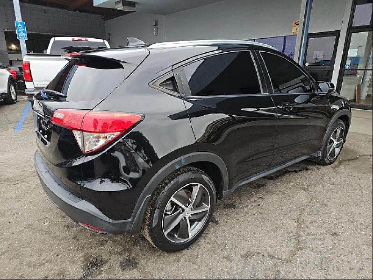 2022 BLACK Honda HR-V (3CZRU5H77NM) with an 4-Cyl i-VTEC 1.8 Liter engine, Automatic CVT w/Sport Mode transmission, located at 412 Auto Vista Drive, Palmdale, 93551, (661) 945-0620, 34.592636, -118.136681 - Photo#1