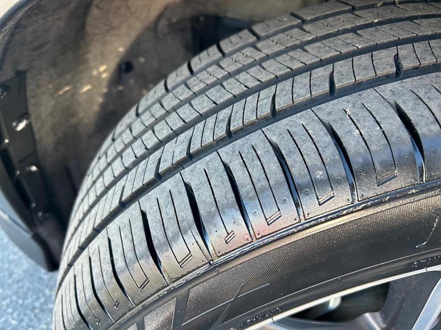 2022 BLACK Honda HR-V (3CZRU5H77NM) with an 4-Cyl i-VTEC 1.8 Liter engine, Automatic CVT w/Sport Mode transmission, located at 412 Auto Vista Drive, Palmdale, 93551, (661) 945-0620, 34.592636, -118.136681 - Photo#16