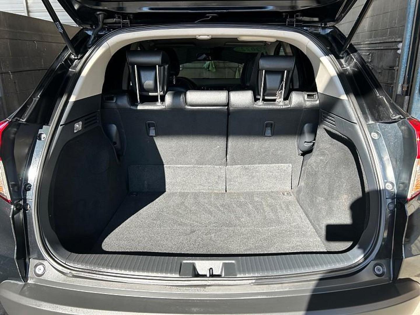 2022 BLACK Honda HR-V (3CZRU5H77NM) with an 4-Cyl i-VTEC 1.8 Liter engine, Automatic CVT w/Sport Mode transmission, located at 412 Auto Vista Drive, Palmdale, 93551, (661) 945-0620, 34.592636, -118.136681 - Photo#30