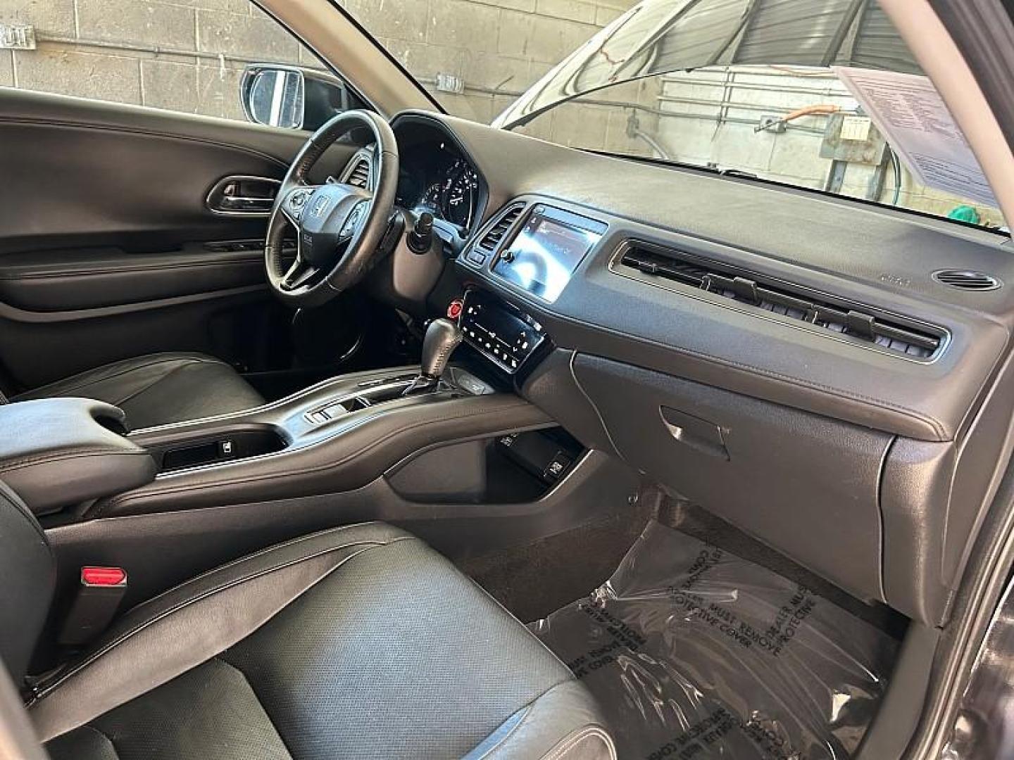 2022 BLACK Honda HR-V (3CZRU5H77NM) with an 4-Cyl i-VTEC 1.8 Liter engine, Automatic CVT w/Sport Mode transmission, located at 412 Auto Vista Drive, Palmdale, 93551, (661) 945-0620, 34.592636, -118.136681 - Photo#32