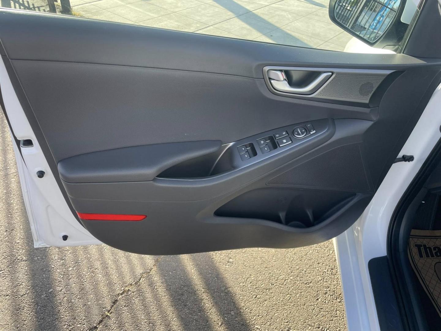 2022 Hyundai Ioniq Plug-In Hybrid SE (KMHC65LD1NU) with an 1.6L L4 DOHC 16V HYBRID engine, 6A transmission, located at 744 E Miner Ave, Stockton, CA, 95202, (209) 944-5770, 37.956863, -121.282082 - PLUS TAXES AND FEES NO CHARGER AVAILABLE - Photo#6