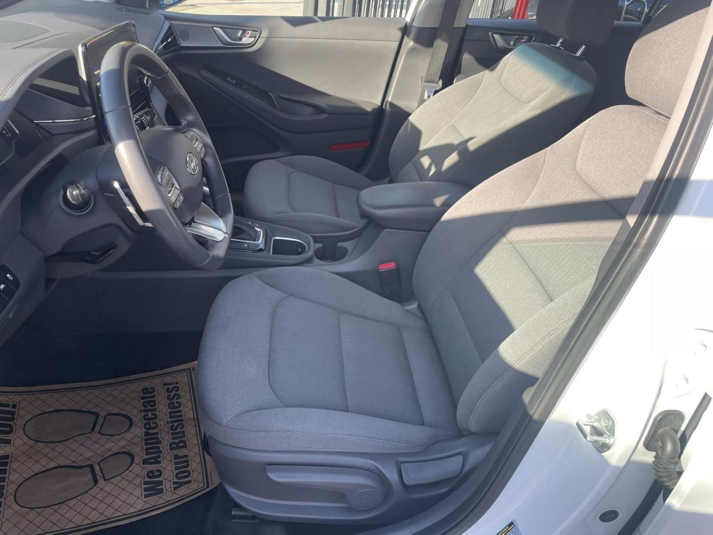 2022 Hyundai Ioniq Plug-In Hybrid SE (KMHC65LD1NU) with an 1.6L L4 DOHC 16V HYBRID engine, 6A transmission, located at 744 E Miner Ave, Stockton, CA, 95202, (209) 944-5770, 37.956863, -121.282082 - PLUS TAXES AND FEES NO CHARGER AVAILABLE - Photo#7