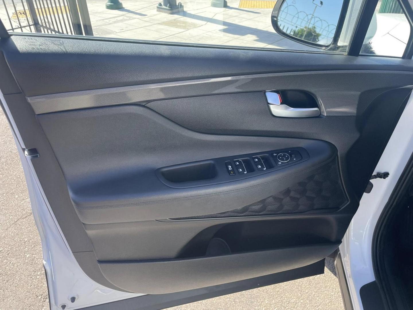 2022 WHITE Hyundai Santa Fe Plug-In Hybrid SEL (KM8S6DA23NU) with an 1.6L L4 DOHC 16V HYBRID engine, 6A transmission, located at 744 E Miner Ave, Stockton, CA, 95202, (209) 944-5770, 37.956863, -121.282082 - PLUS TAXES AND FEES NO CHARGER AVAILABLE - Photo#4